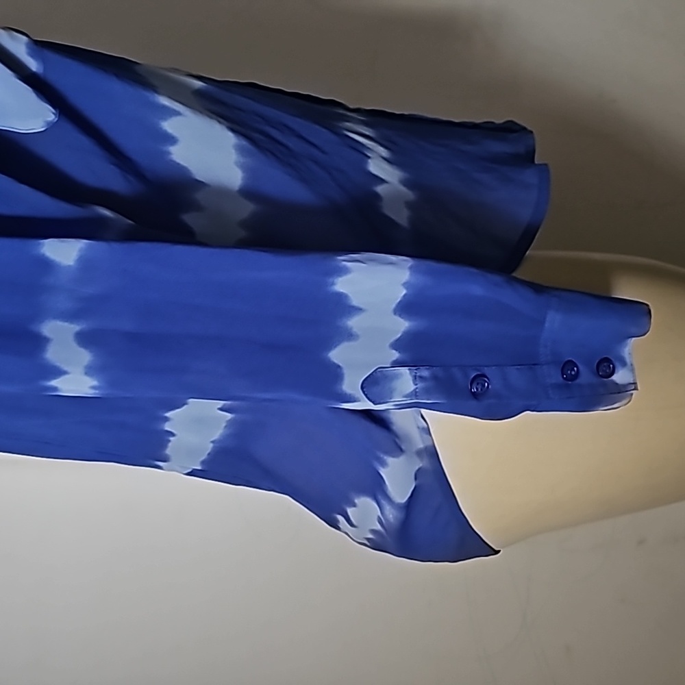 Size medium blouses bundle - Picture 3 of 7